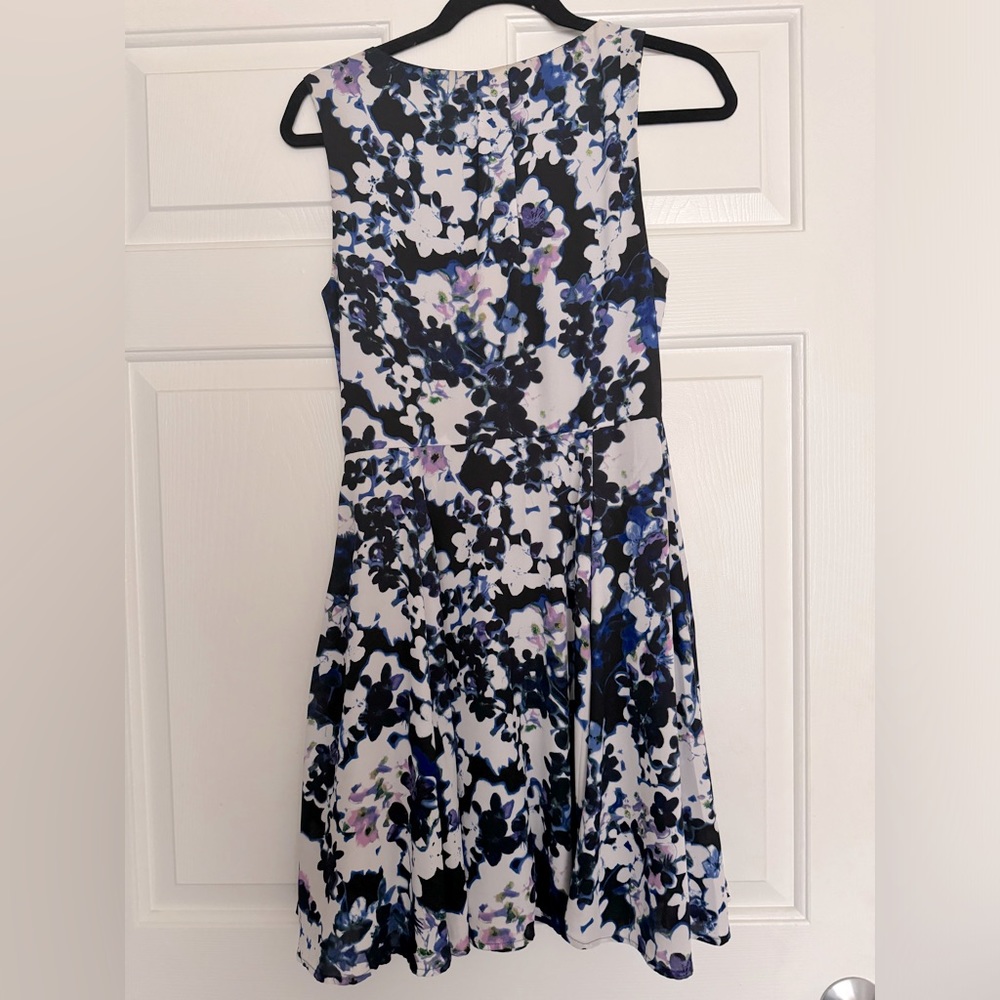 Express Mini Floral Dress - Picture 2 of 3